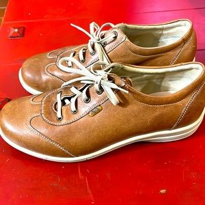 Fidelio Austrian lace up casual shoes, leather beige size 5 Us 8.5/9
